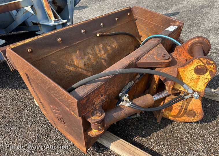 image for item DU6823 Werk-Brau excavator bucket