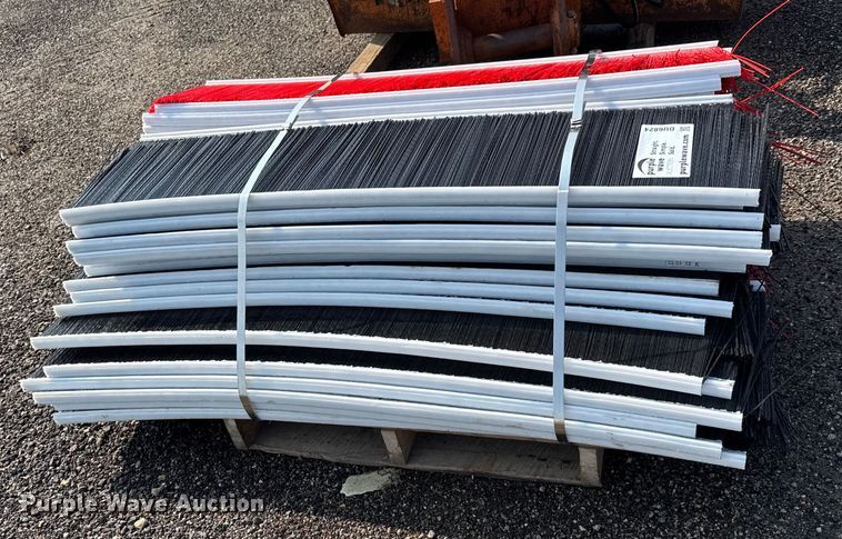 image for item DU6824 Approximately 30 broom bristles