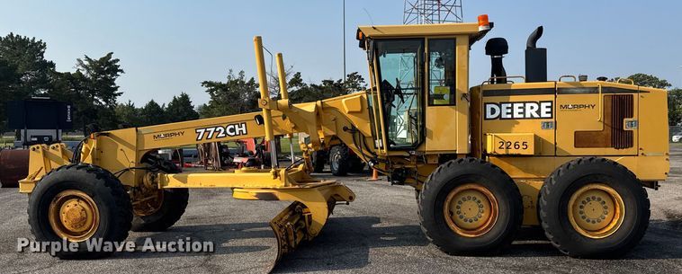 image for item DU6825 2001 John Deere 772CH motor grader