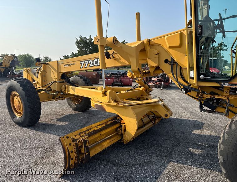 image for item DU6825 2001 John Deere 772CH motor grader