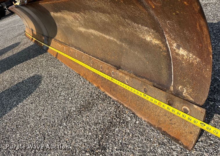 image for item DU6825 2001 John Deere 772CH motor grader