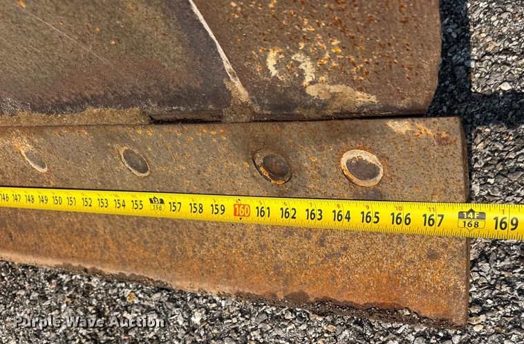 image for item DU6825 2001 John Deere 772CH motor grader