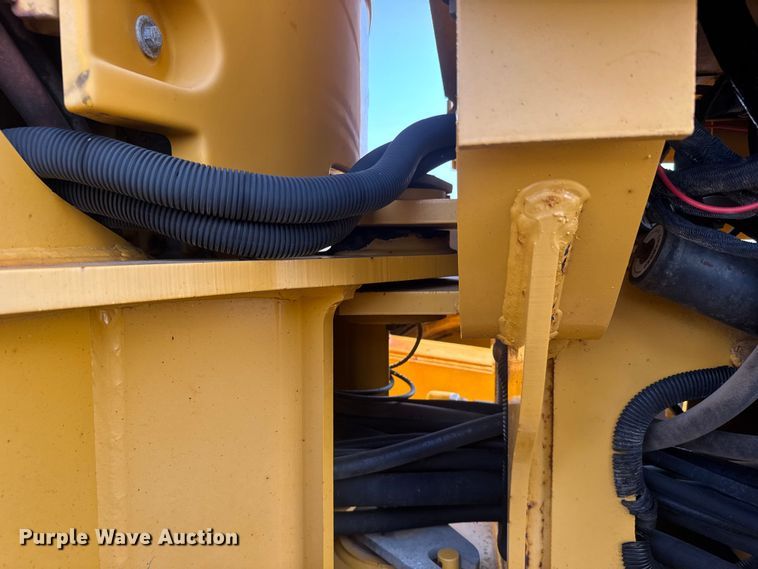 image for item DU6825 2001 John Deere 772CH motor grader