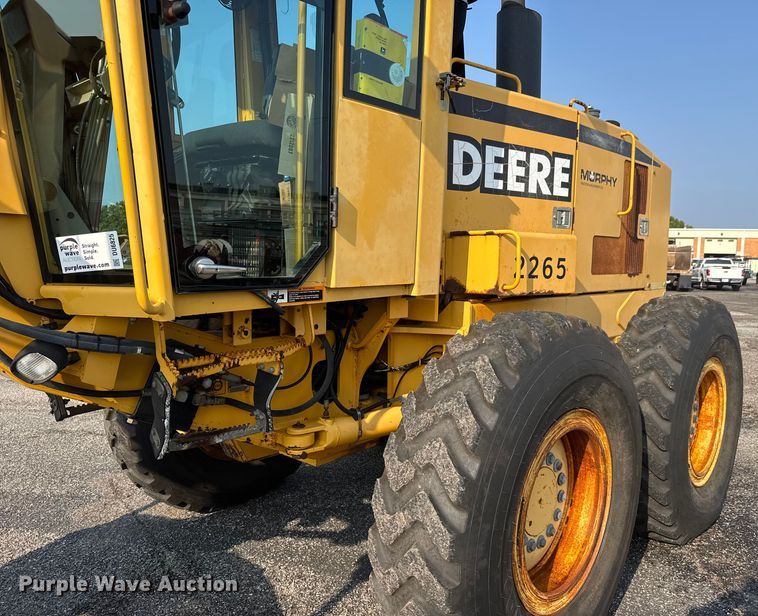 image for item DU6825 2001 John Deere 772CH motor grader