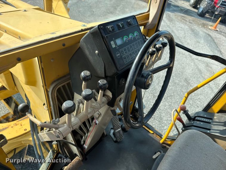 image for item DU6825 2001 John Deere 772CH motor grader