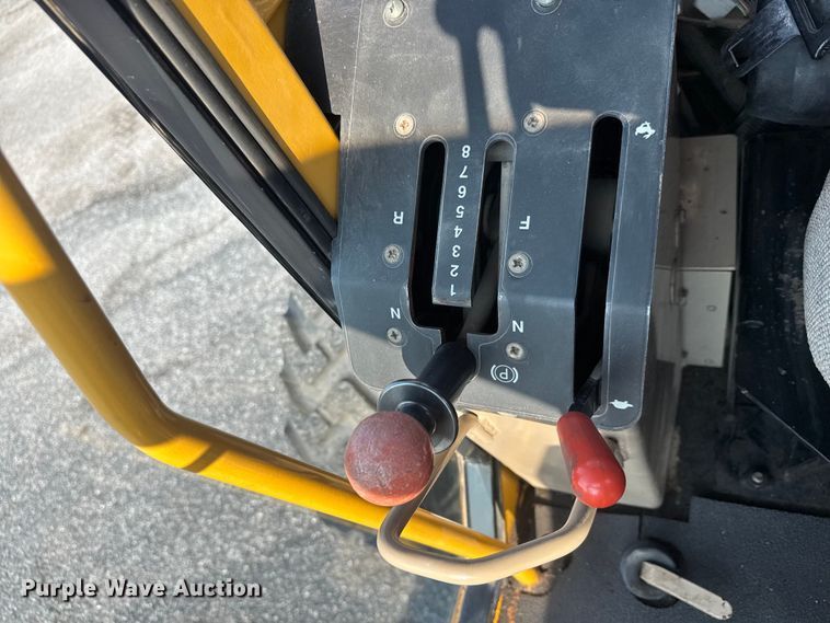 image for item DU6825 2001 John Deere 772CH motor grader