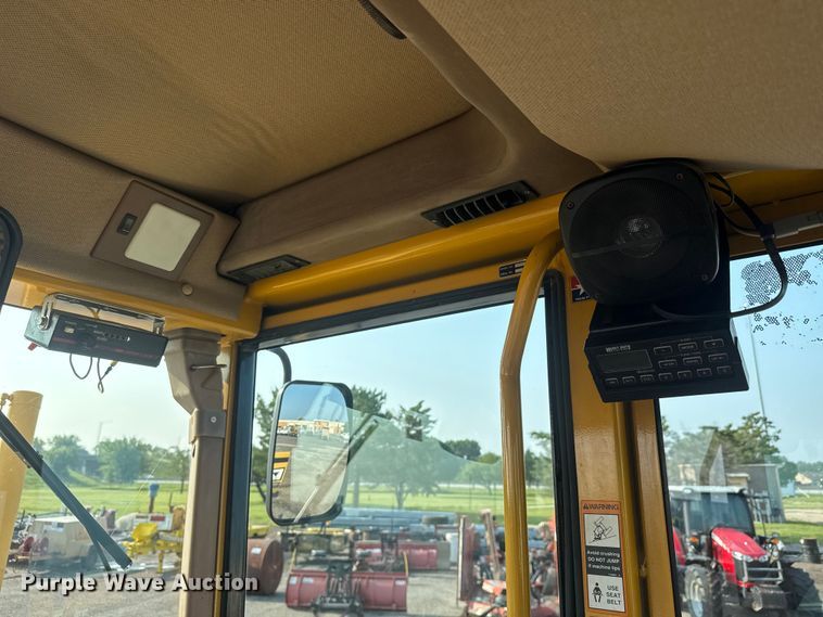 image for item DU6825 2001 John Deere 772CH motor grader