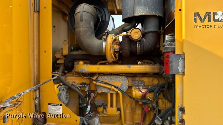 image for item DU6825 2001 John Deere 772CH motor grader