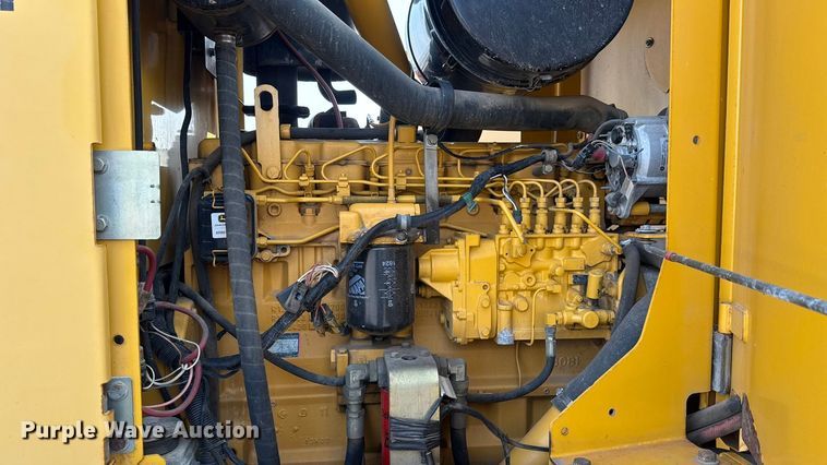 image for item DU6825 2001 John Deere 772CH motor grader