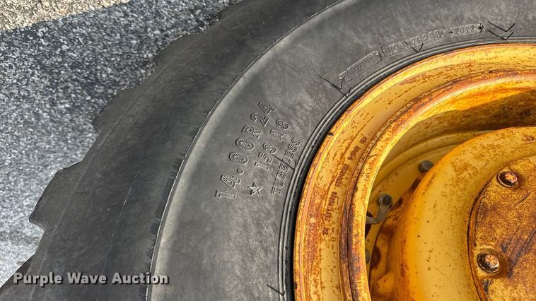 image for item DU6825 2001 John Deere 772CH motor grader