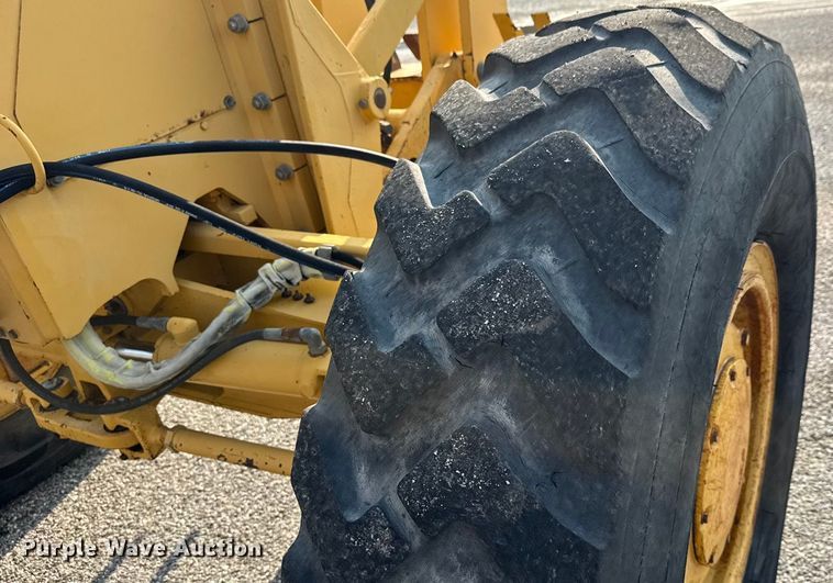 image for item DU6825 2001 John Deere 772CH motor grader