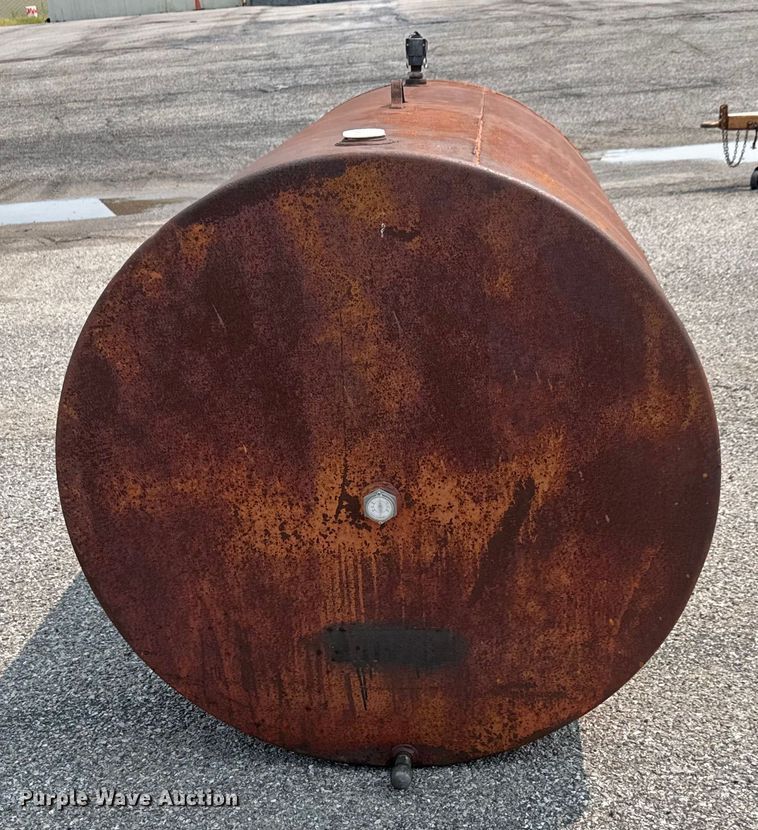 image for item DU6832 Waste oil tank