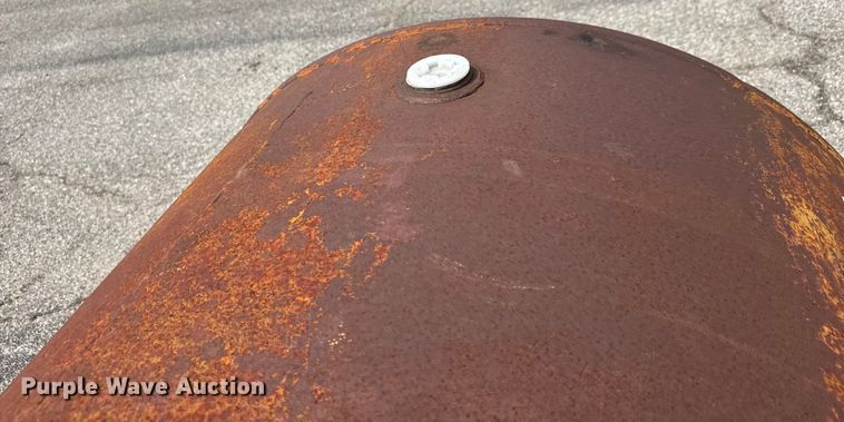 image for item DU6832 Waste oil tank