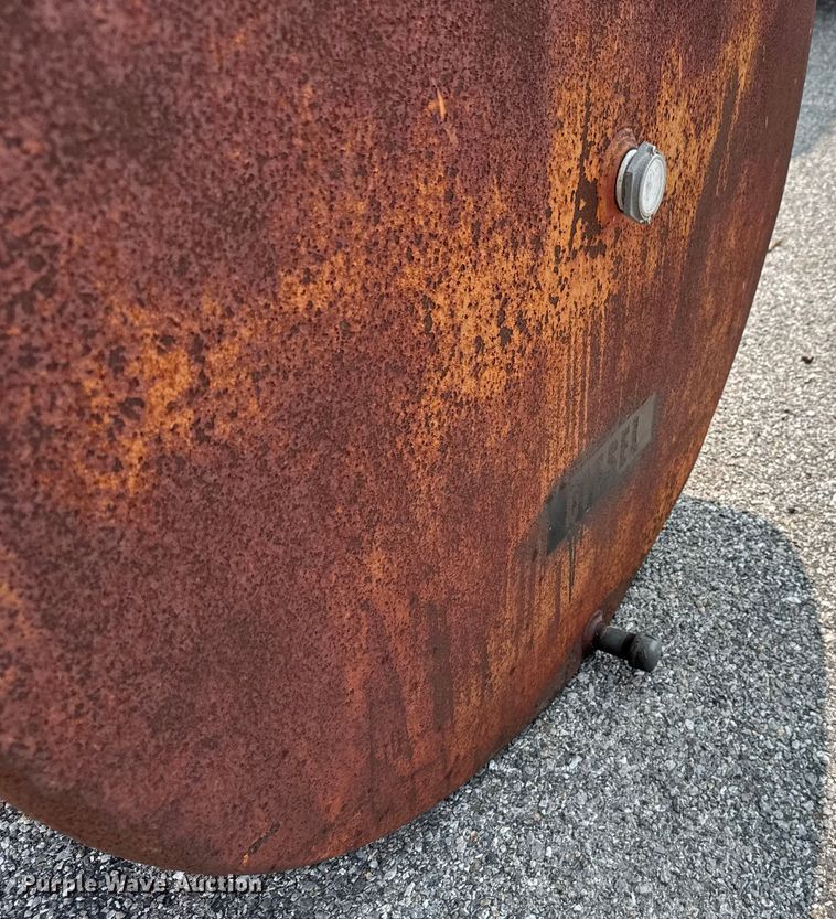 image for item DU6832 Waste oil tank