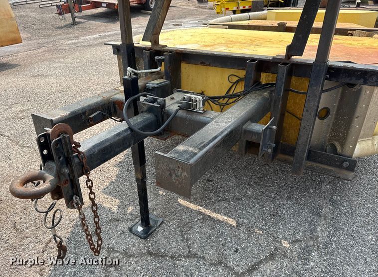 image for item DU6835 Traffix Devices crash attenuator trailer