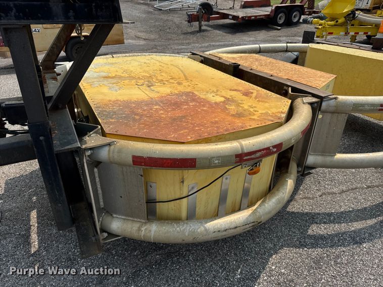 image for item DU6835 Traffix Devices crash attenuator trailer