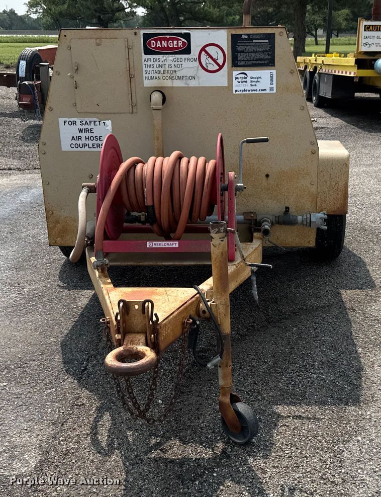 image for item DU6837 LeRoi 185 air compressor