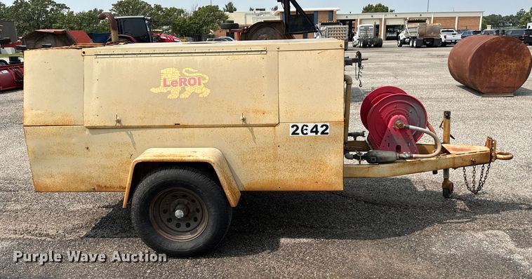 image for item DU6837 LeRoi 185 air compressor