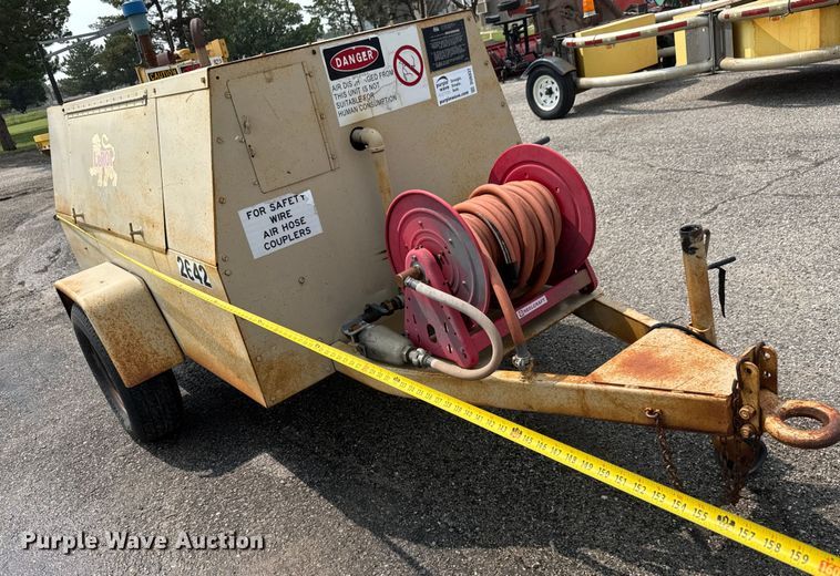 image for item DU6837 LeRoi 185 air compressor