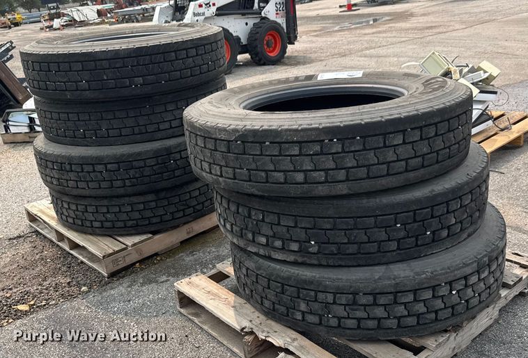 image for item DU6840 (7) Firestone FD691 11R24.5 tires