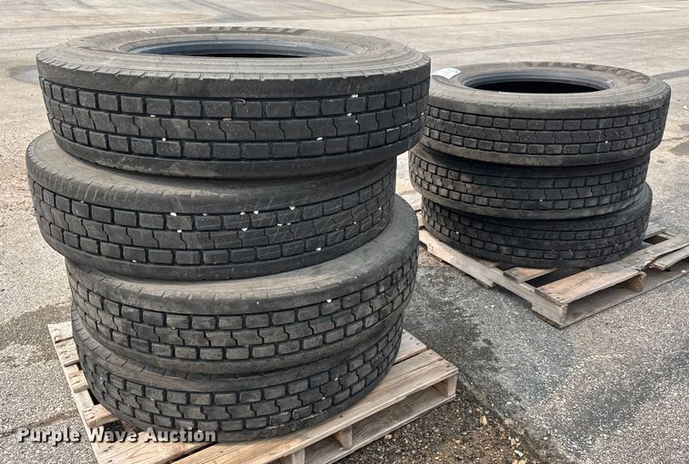 image for item DU6840 (7) Firestone FD691 11R24.5 tires