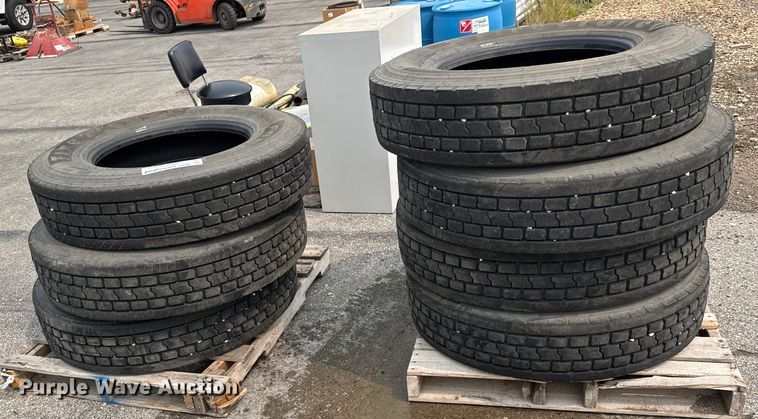 image for item DU6840 (7) Firestone FD691 11R24.5 tires