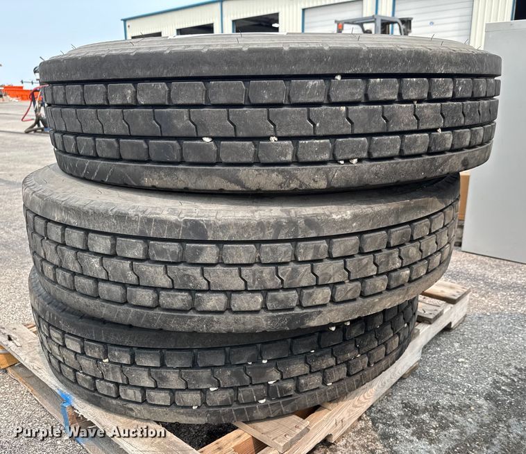 image for item DU6840 (7) Firestone FD691 11R24.5 tires