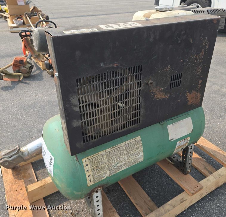 image for item DU6850 Speedaire air compressor