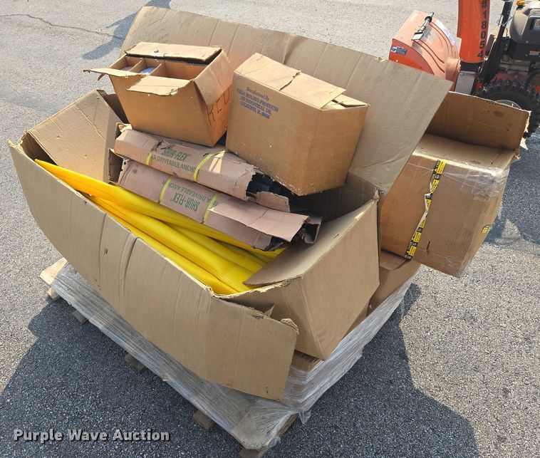 image for item DU6856 Approximately 81 road delineators
