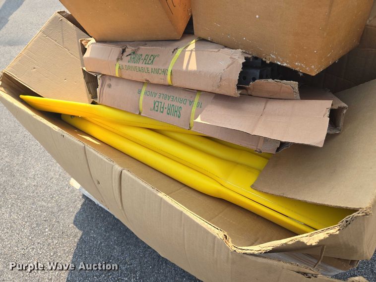 image for item DU6856 Approximately 81 road delineators