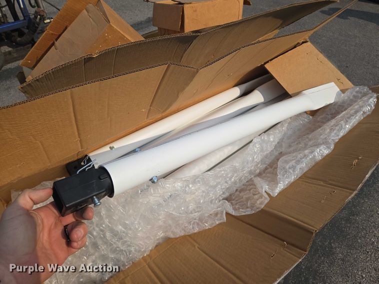 image for item DU6856 Approximately 81 road delineators