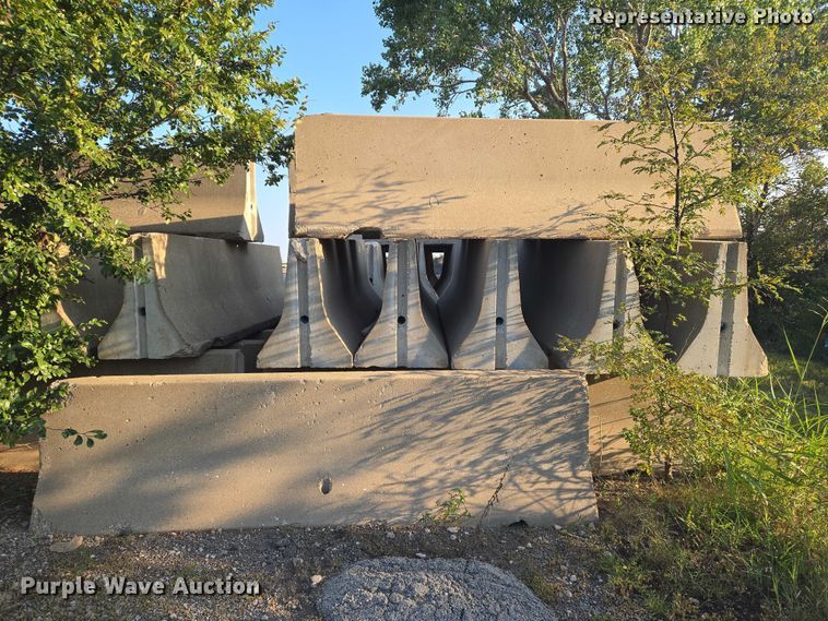 image for item DU6881 (8) concrete barriers