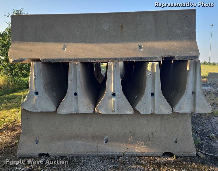 image for item DU6881 (8) concrete barriers