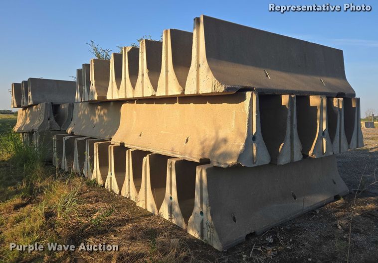image for item DU6884 (8) concrete barriers