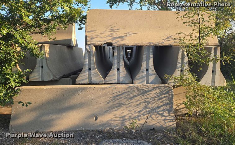 image for item DU6886 (8) concrete barriers