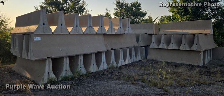 image for item DU6886 (8) concrete barriers