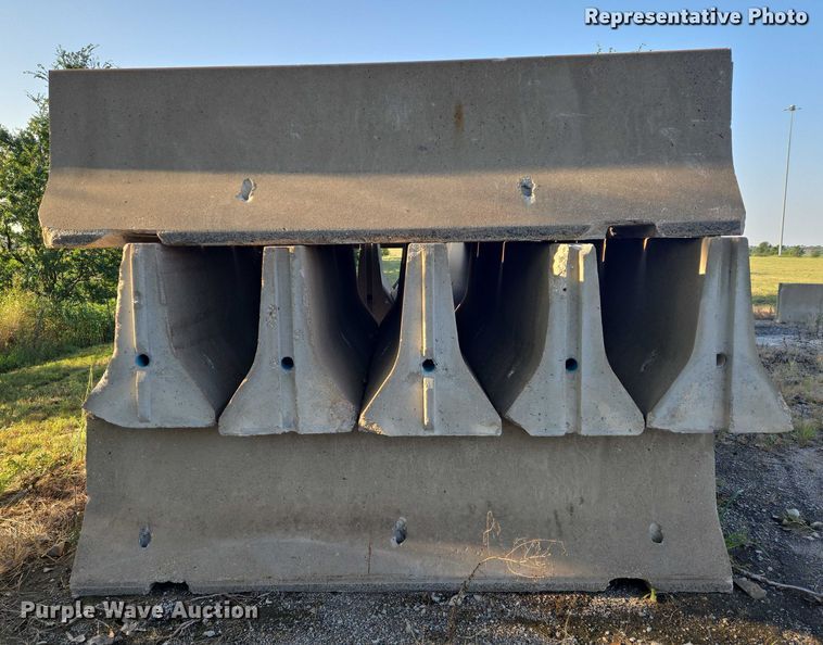 image for item DU6887 (8) concrete barriers