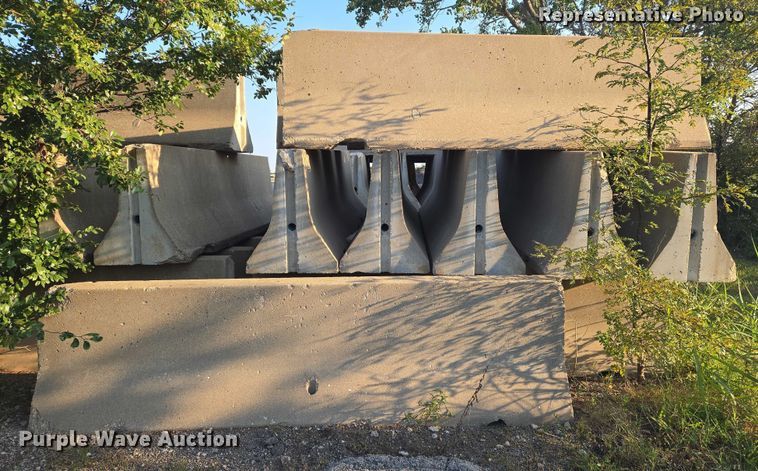 image for item DU6887 (8) concrete barriers