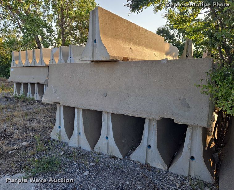 image for item DU6887 (8) concrete barriers