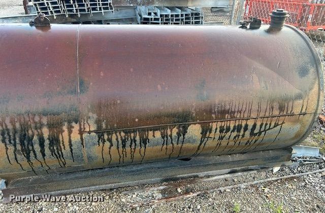 image for item DZ6154 Fuel tank