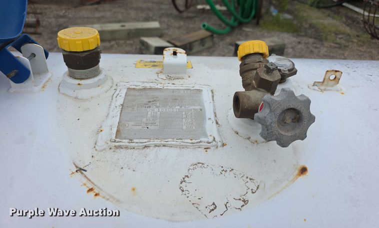 image for item DZ6158 2011 American Welding & Tank propane tank