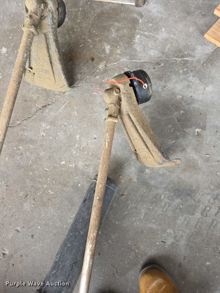 image for item DZ6235 Lawn and garden equipment