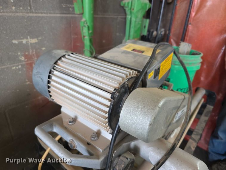 image for item DZ6240 TD TJL Industrial TC250B tile saw