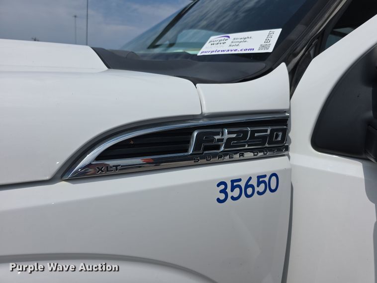 image for item EF3757 2016 Ford F250 Super Duty XLT utility bed pickup truck