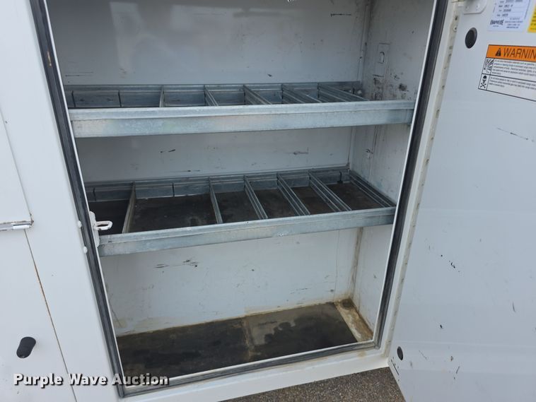 image for item EF3757 2016 Ford F250 Super Duty XLT utility bed pickup truck