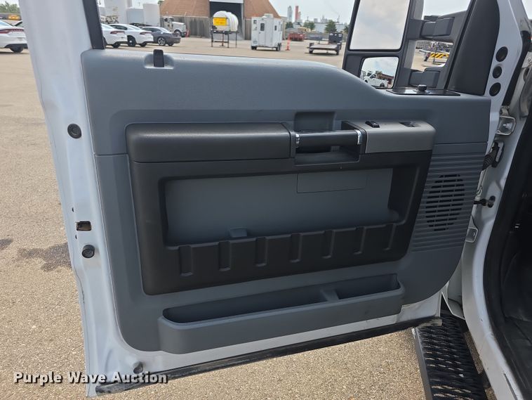 image for item EF3757 2016 Ford F250 Super Duty XLT utility bed pickup truck