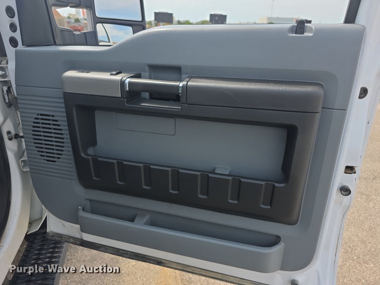 image for item EF3757 2016 Ford F250 Super Duty XLT utility bed pickup truck