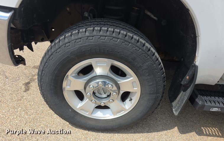 image for item EF3757 2016 Ford F250 Super Duty XLT utility bed pickup truck