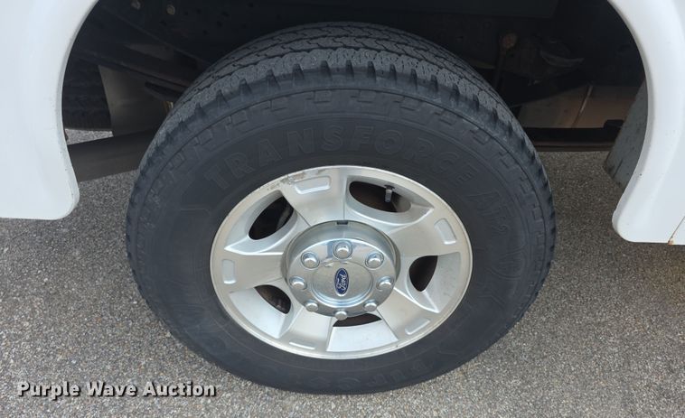 image for item EF3757 2016 Ford F250 Super Duty XLT utility bed pickup truck