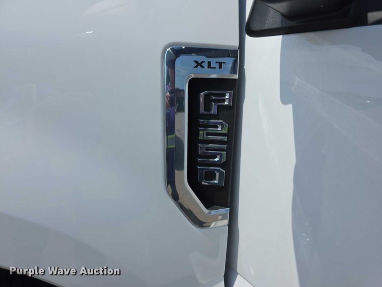 image for item EF3758 2019 Ford F250 Super Duty XLT pickup truck